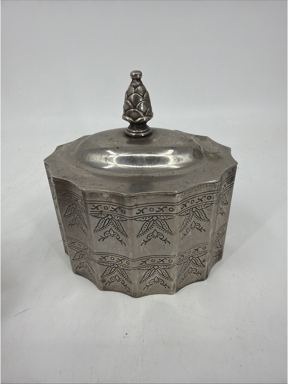 Vintage 1991 Godinger Silver Plated Oval red lined Jewelry Trinket Box with lid